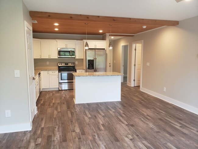 Building Photo - Lovely 2 bedroom 2 bath unfurnished home located in the Pine Ridge Community - Holly Ridge