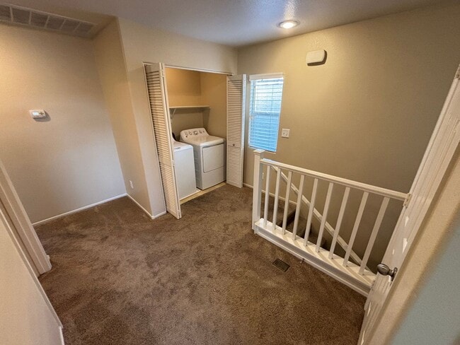 Building Photo - Gorgeous 3Bed/2.5Bath, 2-Story Home located in the SW part of the valley