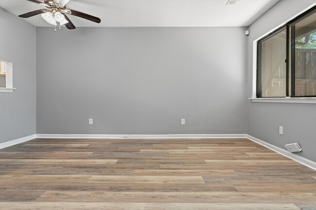 Building Photo - 4249 Lake Ridge Dr