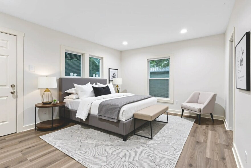 Building Photo - 425 E Sears St