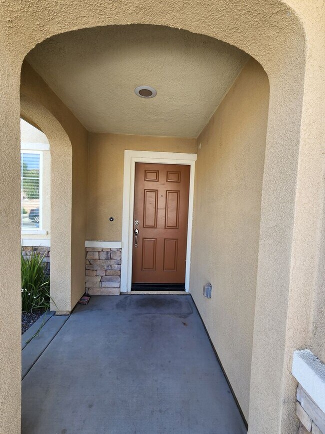 Building Photo - Canyon Hills 2 Story, 4BD, 2.5BA Lake Elsi...