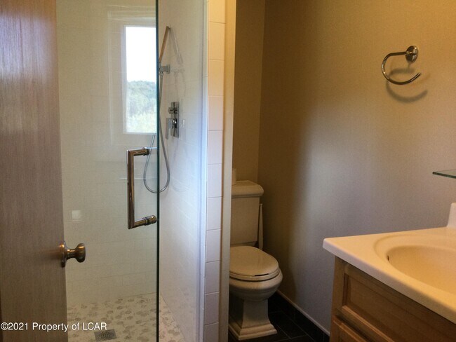 Building Photo - 457 Lake Louise Rd