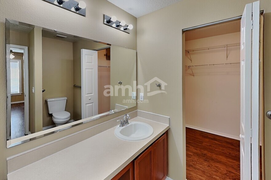 Building Photo - 1733 Strathmore Cir