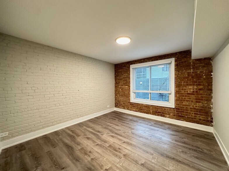 Building Photo - 1225 N LaSalle St