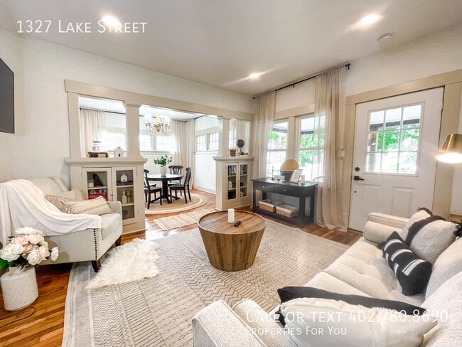 Building Photo - 1327 Lake St