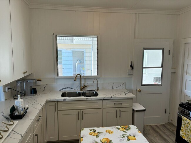 Building Photo - Gorgeous property on 1 plus acres in Kula