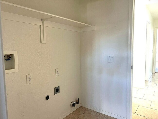 Building Photo - 4539 Redwood St