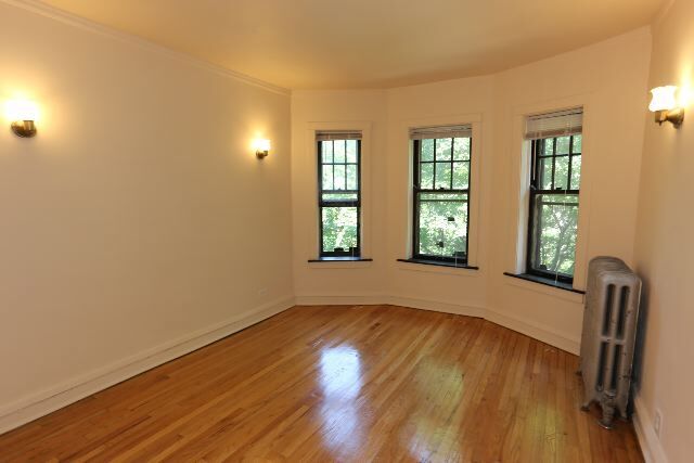 Building Photo - 4944 N Hoyne Ave