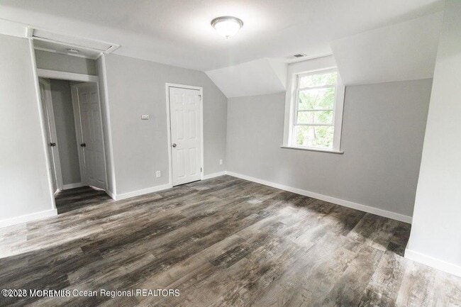 Building Photo - 306 Henley Ave