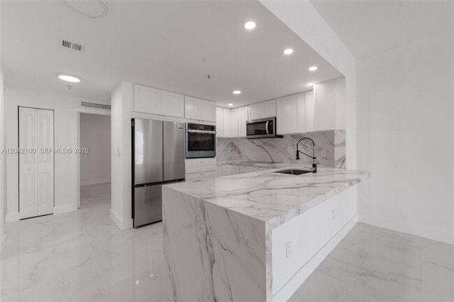 Building Photo - 7914 Harbor Island Dr