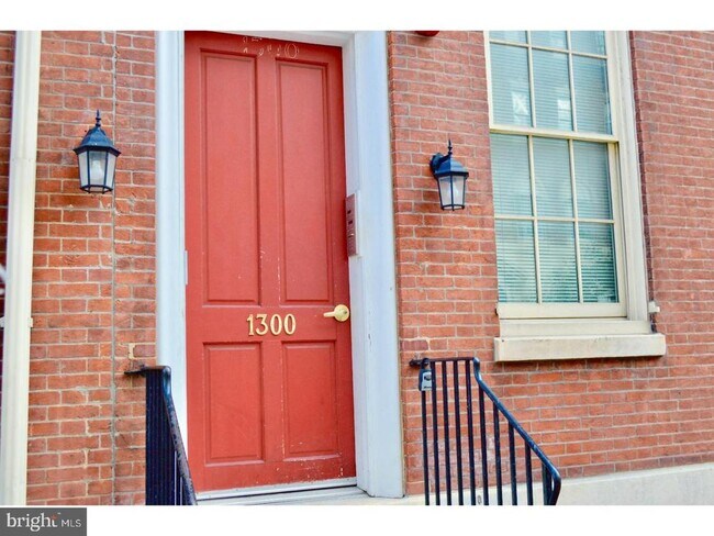 Building Photo - 1300 Spruce St