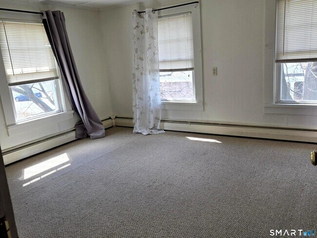 Building Photo - 150 Spencer St