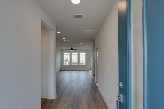 Building Photo - 5160 N A.W. Grimes Blvd