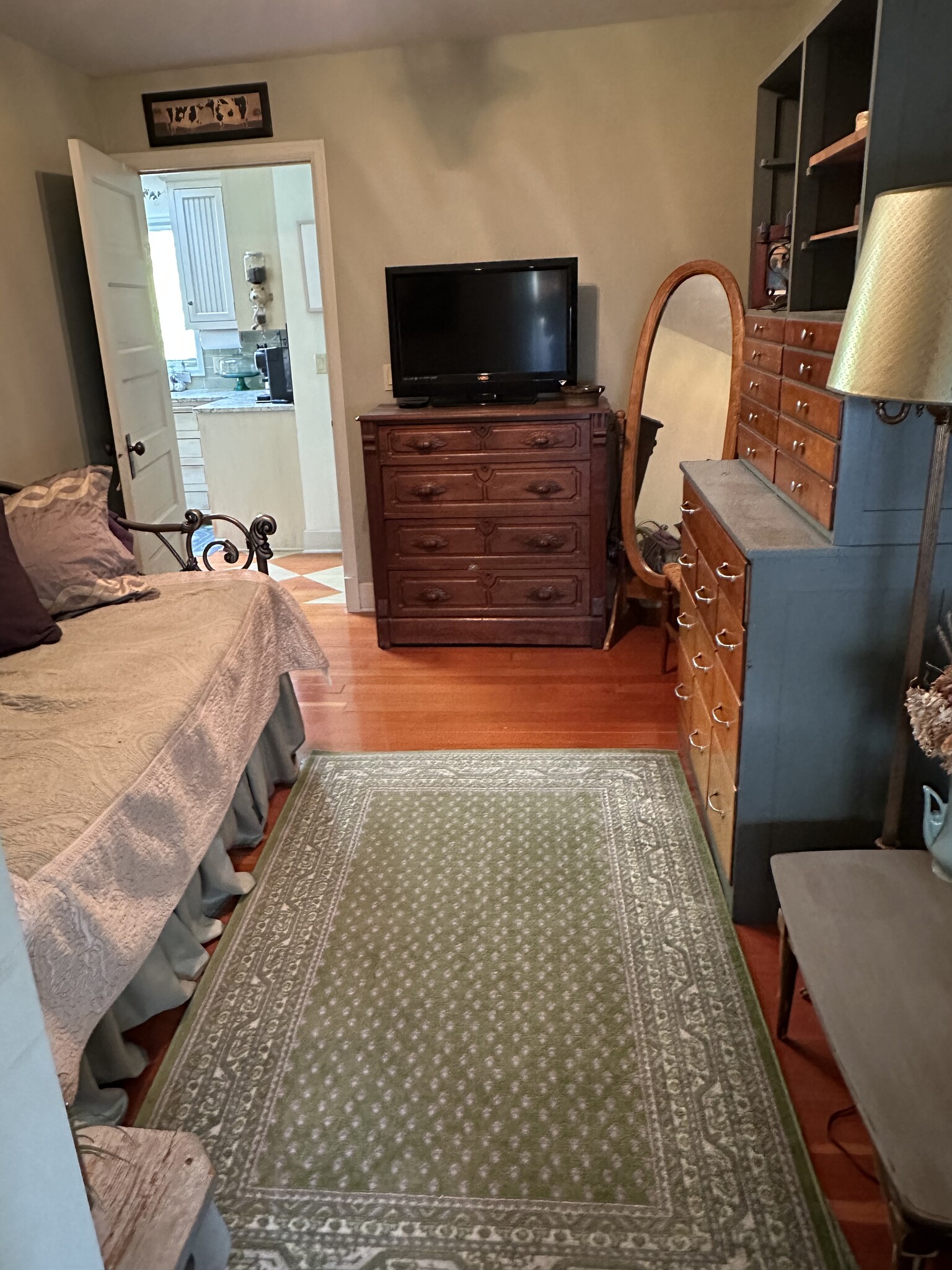 Second bedroom - 123 S Ferry Dr