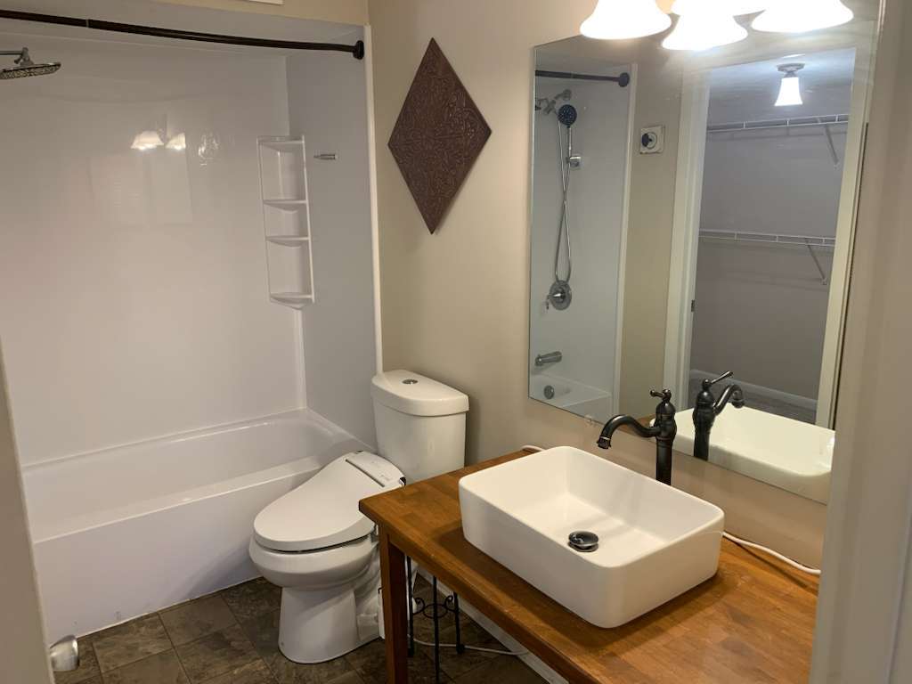 Master Bathroom - 533 Aspen Glen Dr