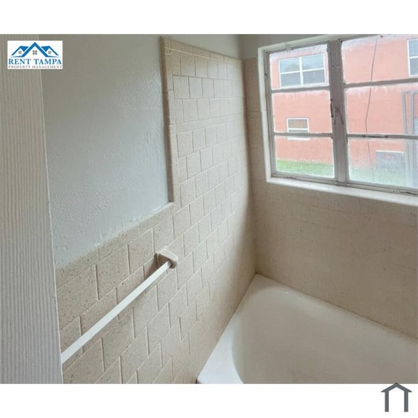 Building Photo - 761 22nd Ave S