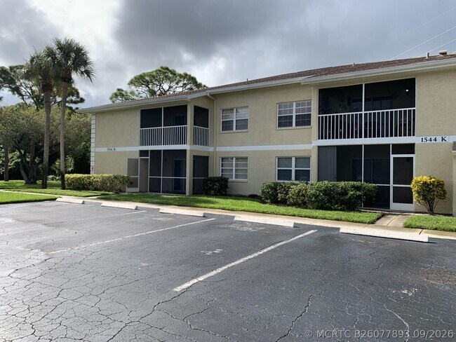 Building Photo - 1544 SE Royal Green Cir