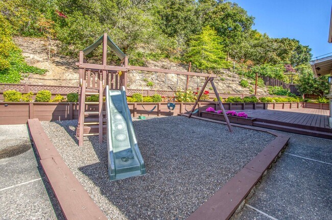 Building Photo - 263 Knight Dr