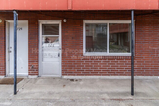 Building Photo - 728 W Maxwell Ave