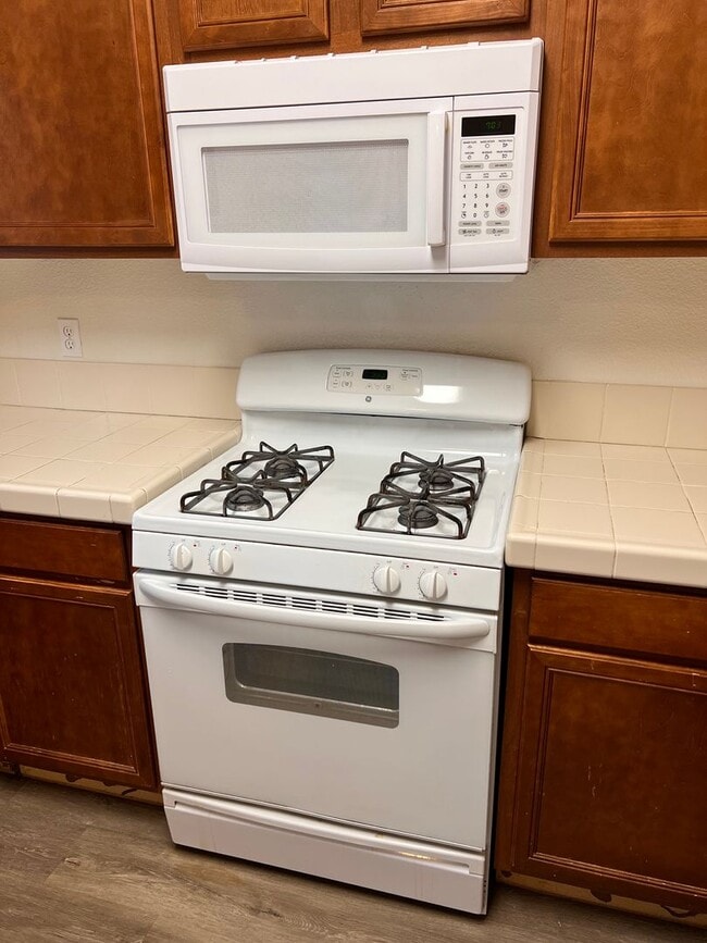 Building Photo - Updated Condo in North Reno