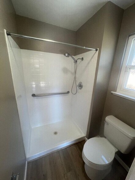 Building Photo - 3421 Serpentine Dr