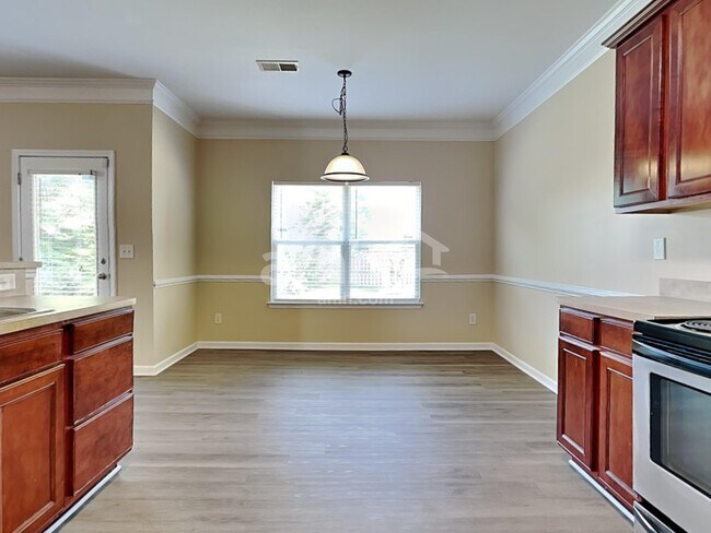 Building Photo - 533 Wrayhill Dr