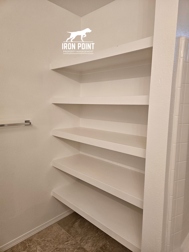 Building Photo - *$500 off your first months rent!* Move-in Ready Home w/new paint & flooring throughout, 2 car ga...