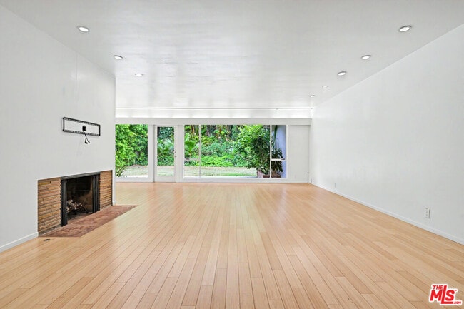 Building Photo - 9512 Duxbury Ln