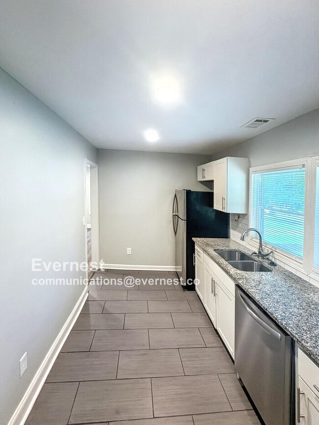 Building Photo - 2228 Jernigan Dr SE