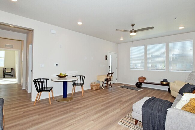 Building Photo - Raindance main floor condo move in ready.