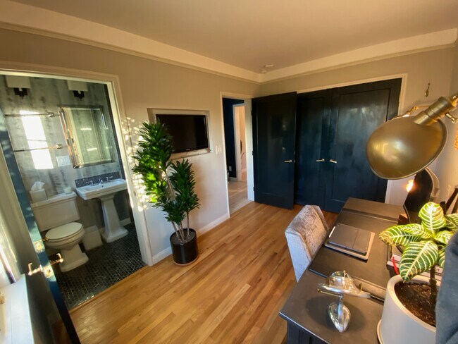 Office - 1521 Parmer Ave