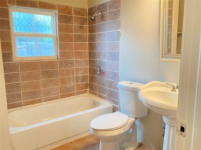 Building Photo - 104 May Ave