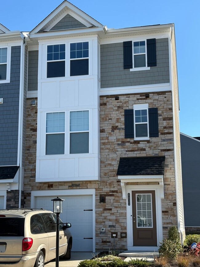 Primary Photo - 3 Level Townhome for Rent in Glen Allen