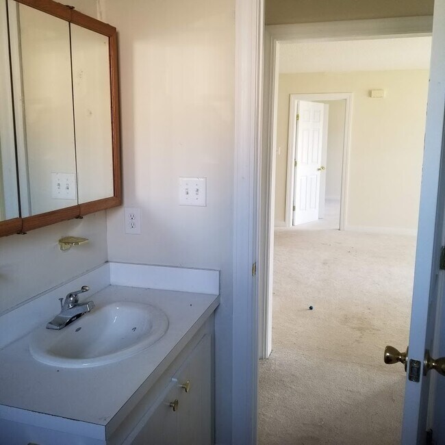 Building Photo - 300 Katie Dr