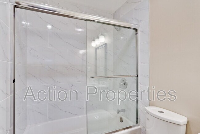 Building Photo - 681 S 13th St