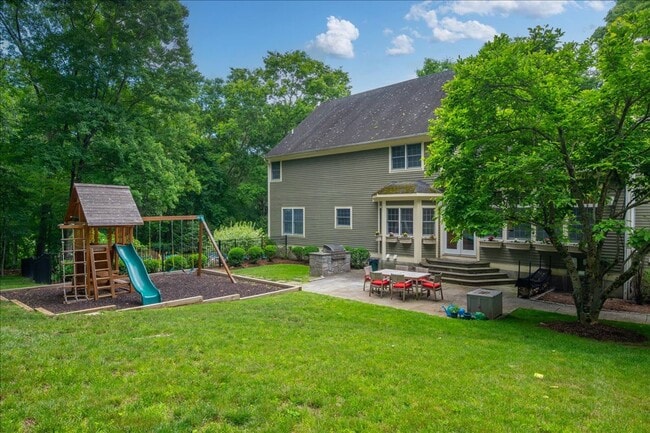 Building Photo - Private Pool, Fireplace & Endless Charm — Cross River, NY