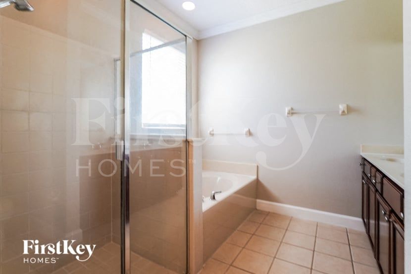 Building Photo - 9885 Moss Rose Way