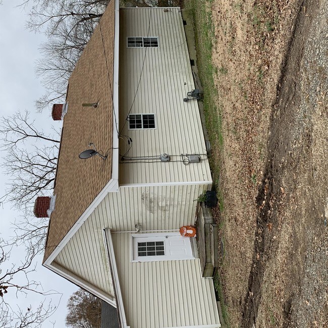 Building Photo - 310 W Austin St