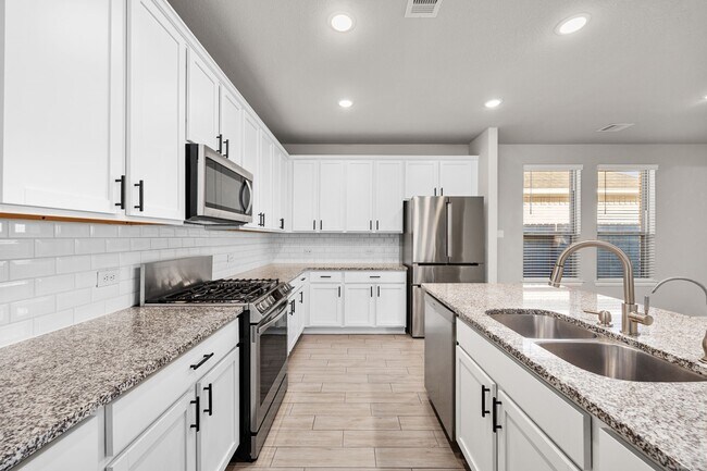 Building Photo - 8315 Divot Trce