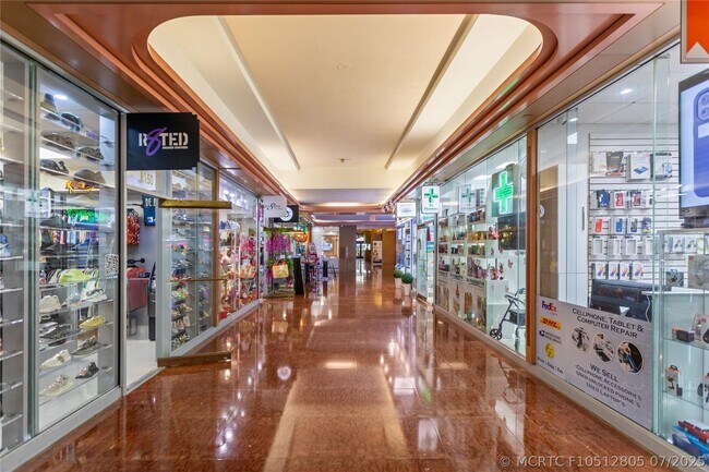 Building Photo - 1717 N Bayshore Dr