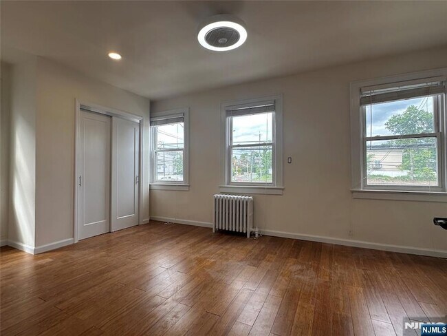 Building Photo - 104 E Columbia Ave