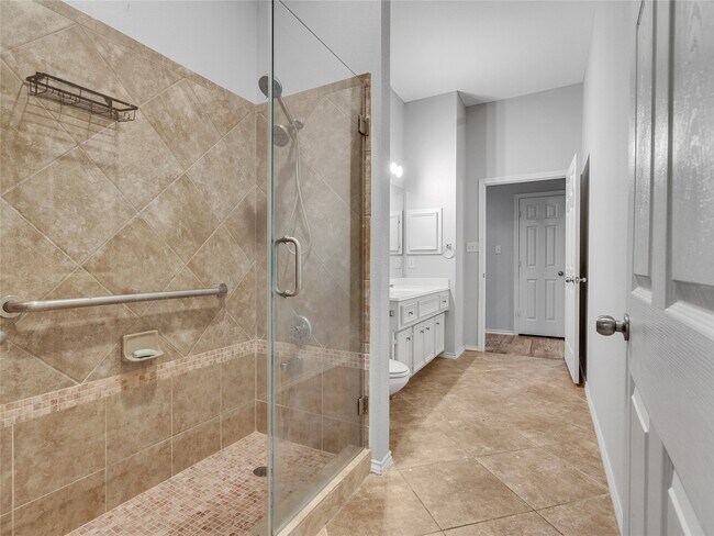 Building Photo - 5643 Walnut Glen Ln