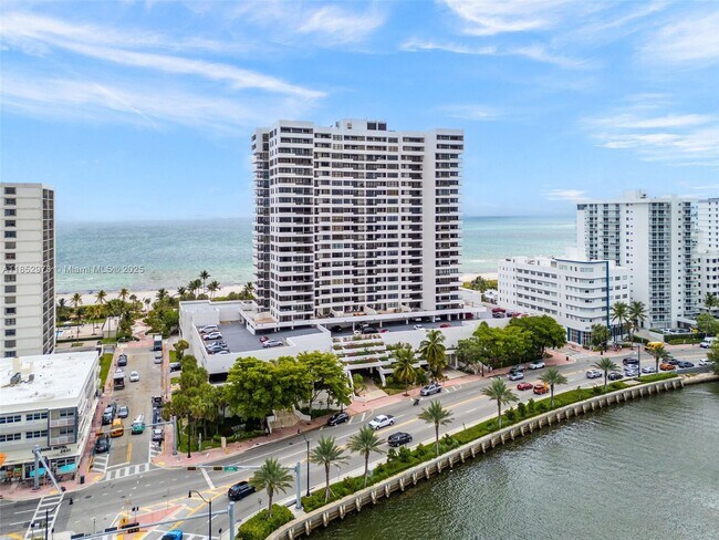 Building Photo - 2555 Collins Ave