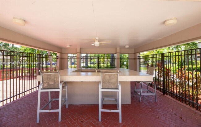 Building Photo - 9937 Nob Hill Pl