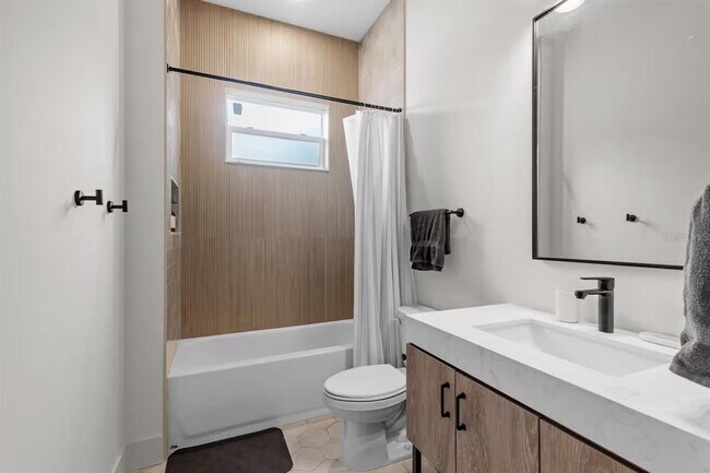 Building Photo - 2407 Harper St