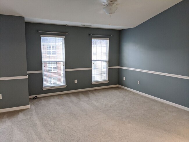 Building Photo - 3 Level townhouse in Frederick available e...