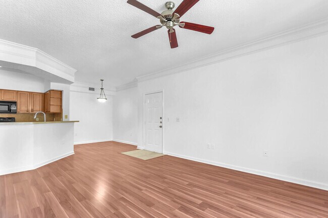 Building Photo - 3110 Myrtlewood Cir E