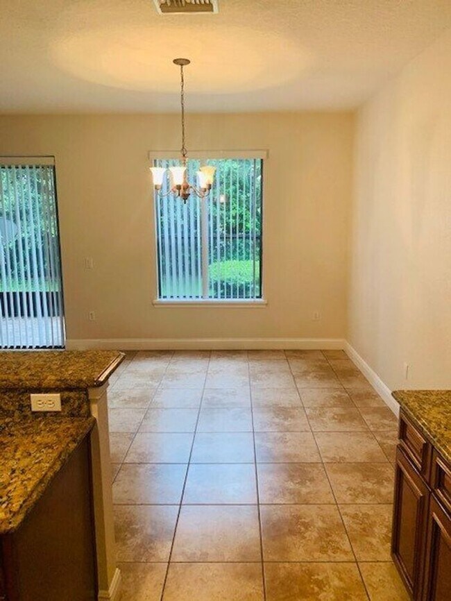Building Photo - Gated Community of La Fortuna in Kissimmee