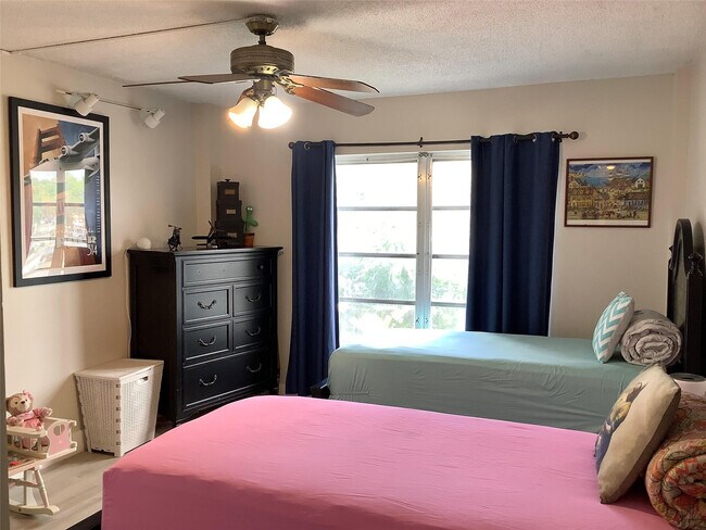 Building Photo - 4174 Inverrary Dr