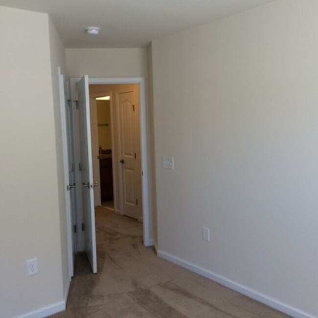 Building Photo - 111 Tuftin Dr